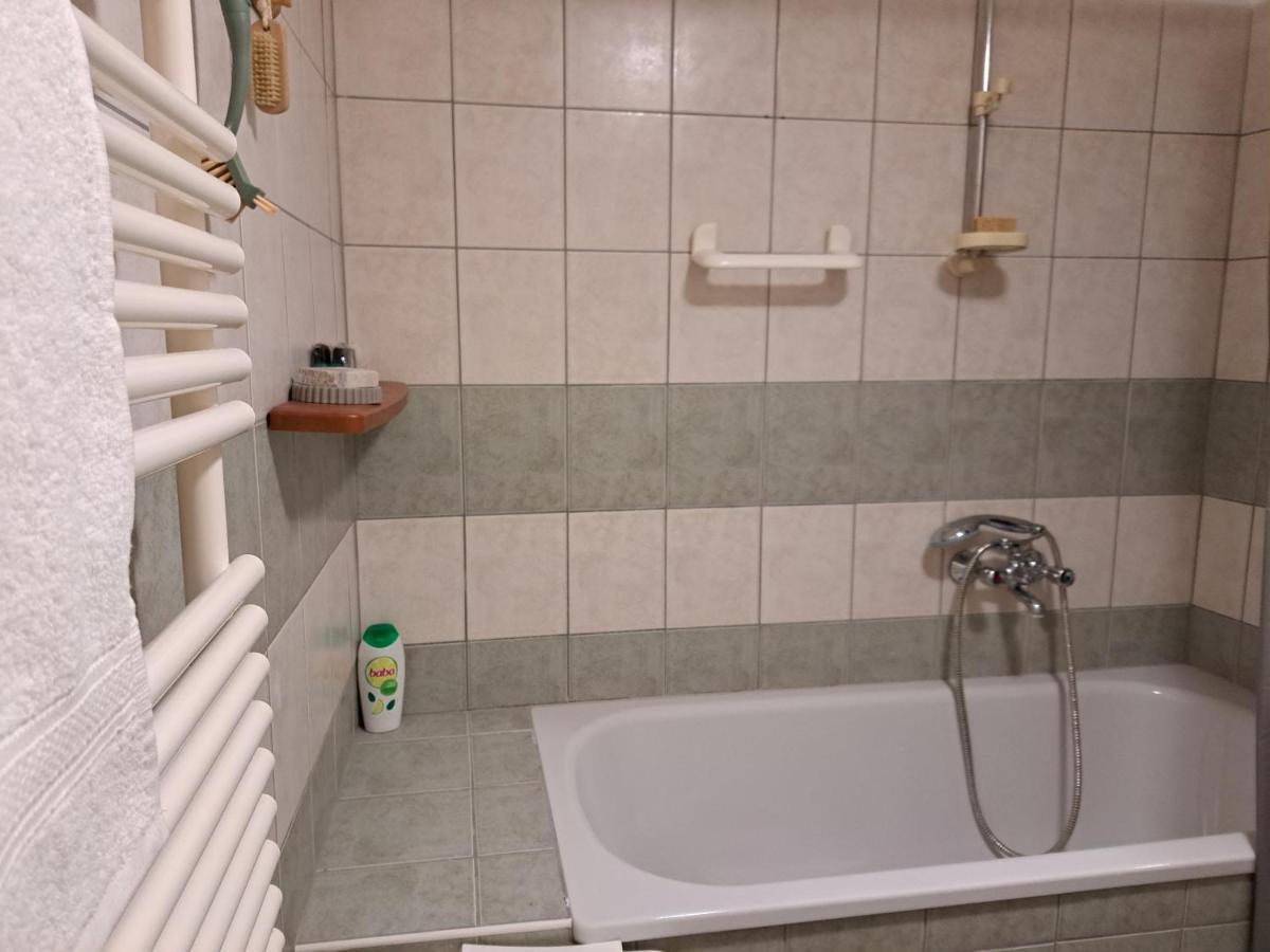 Rozsa Apartman ケストヘイ エクステリア 写真