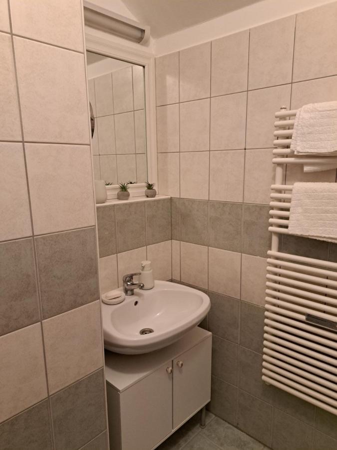 Rozsa Apartman ケストヘイ エクステリア 写真