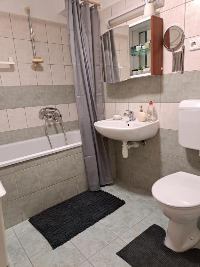 Rozsa Apartman ケストヘイ エクステリア 写真